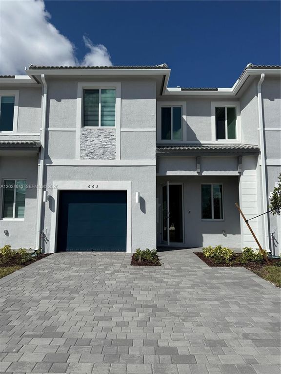 663 SE 13th St Circle ., Homestead, FL 33034