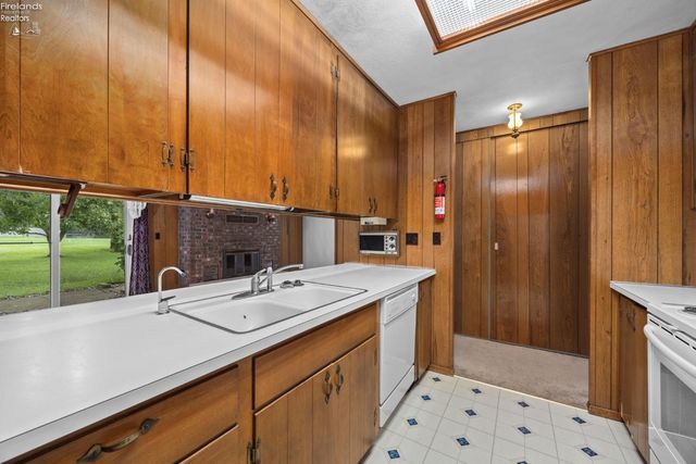 5638 Mills Creek, North Ridgeville, OH 44039