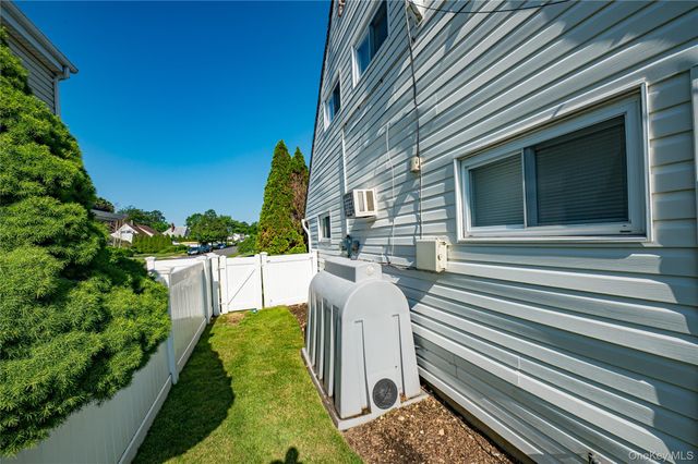 471 Division Avenue, Hicksville, NY 11801