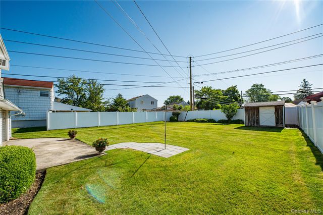 471 Division Avenue, Hicksville, NY 11801