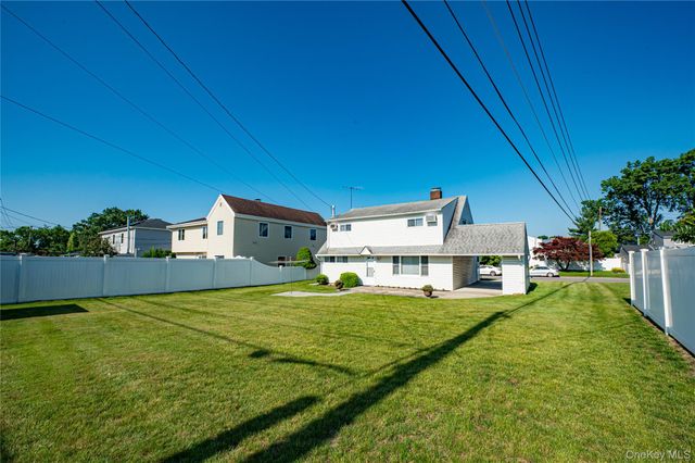471 Division Avenue, Hicksville, NY 11801