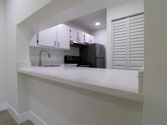 614 Sea Pine Way H2, Greenacres, FL 33415
