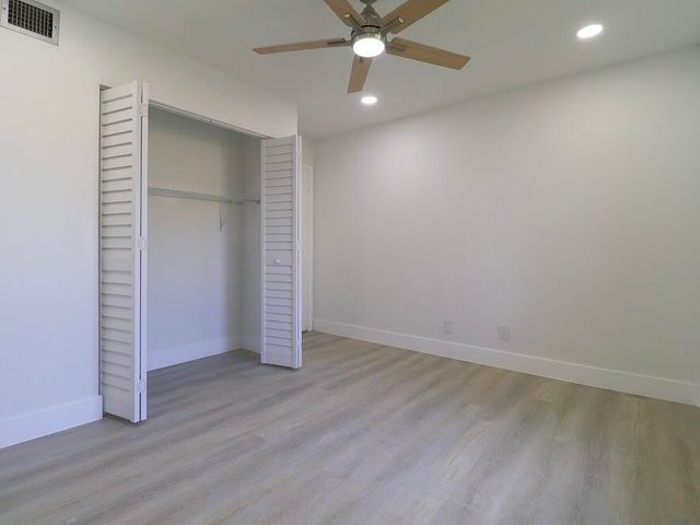 614 Sea Pine Way H2, Greenacres, FL 33415