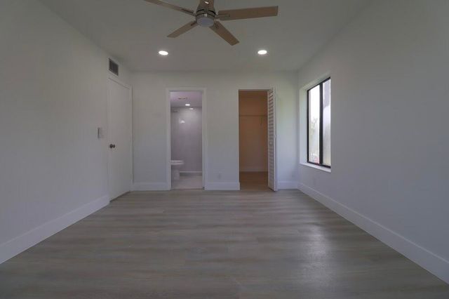 614 Sea Pine Way H2, Greenacres, FL 33415