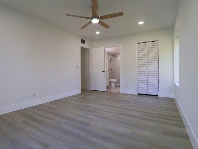 614 Sea Pine Way H2, Greenacres, FL 33415