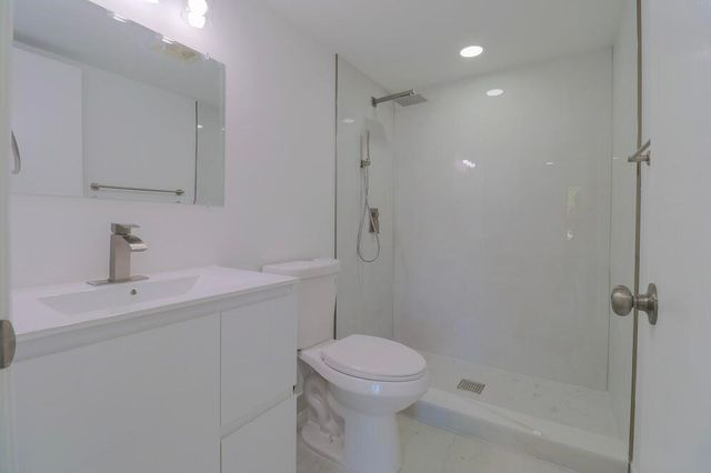 614 Sea Pine Way H2, Greenacres, FL 33415