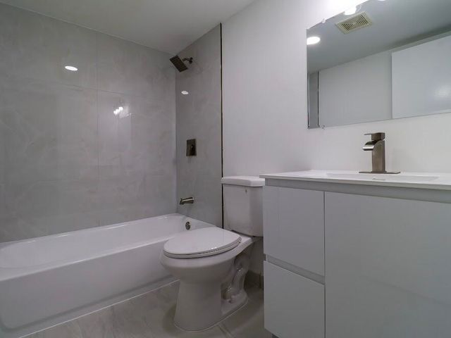 614 Sea Pine Way H2, Greenacres, FL 33415