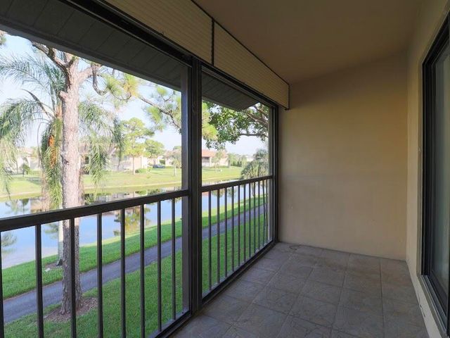614 Sea Pine Way H2, Greenacres, FL 33415