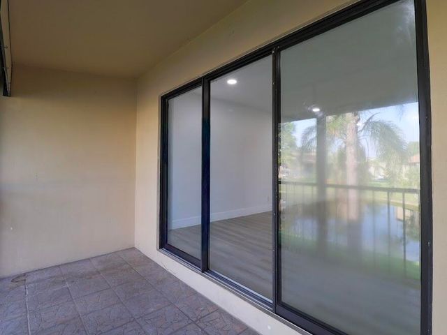 614 Sea Pine Way H2, Greenacres, FL 33415