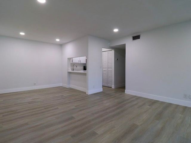 614 Sea Pine Way H2, Greenacres, FL 33415