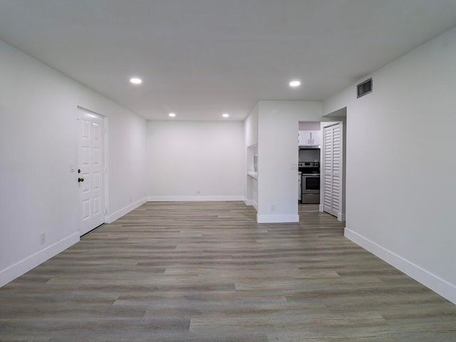 614 Sea Pine Way H2, Greenacres, FL 33415
