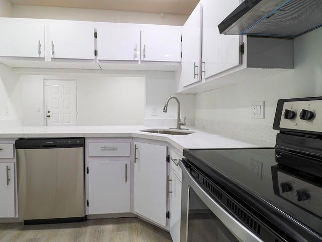 614 Sea Pine Way H2, Greenacres, FL 33415