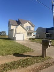 104 N Cavalcade Cir, Oak Grove, KY 42262