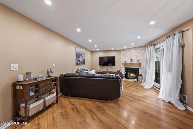 25 Sandpiper Drive, Sayreville, NJ 08859