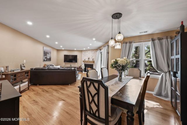 25 Sandpiper Drive, Sayreville, NJ 08859