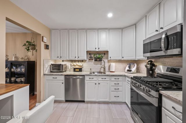 25 Sandpiper Drive, Sayreville, NJ 08859