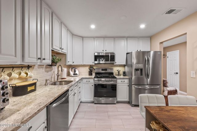 25 Sandpiper Drive, Sayreville, NJ 08859