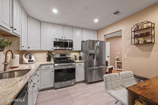 25 Sandpiper Drive, Sayreville, NJ 08859