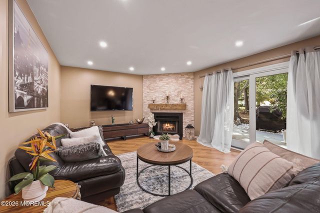 25 Sandpiper Drive, Sayreville, NJ 08859