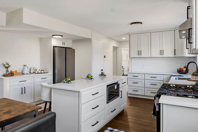 2663 S Coon Creek Drive, Andover, MN 55304