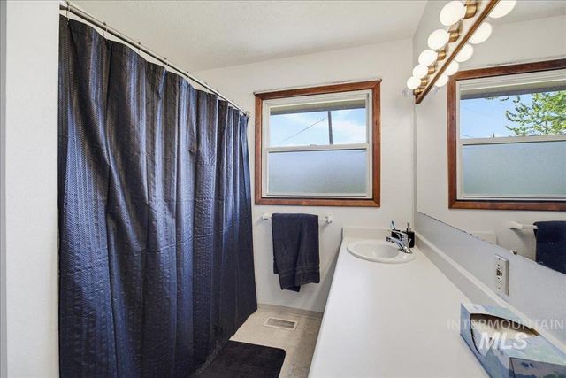 1901 S Ten Mile Rd, Meridian, ID 83642