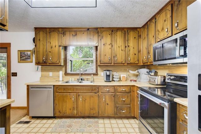 1090 Hickory Road, Canton, GA 30115