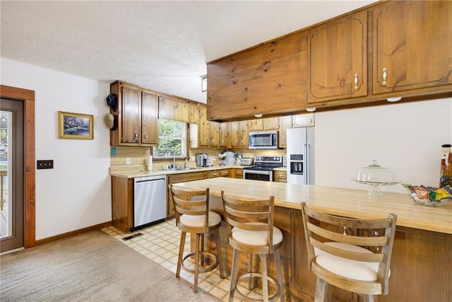 1090 Hickory Road, Canton, GA 30115