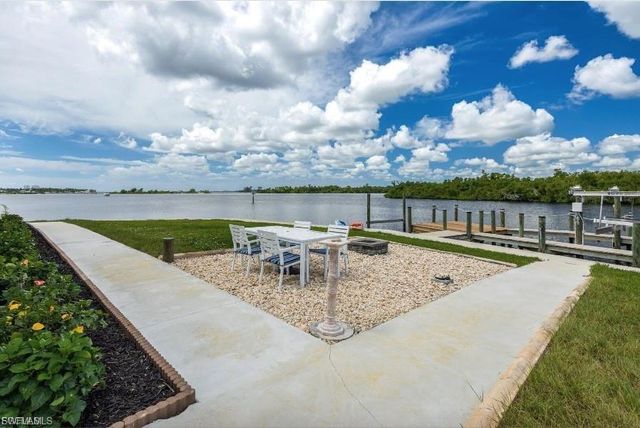 4885 E Riverside DR, Fort Myers, FL 33905