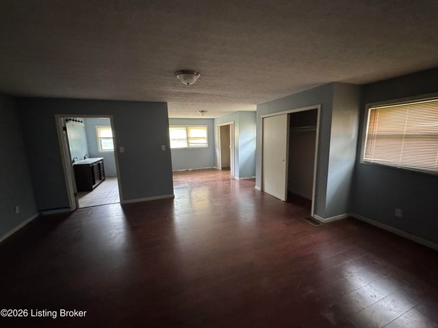 3327 Algonquin Pkwy, Louisville, KY 40211