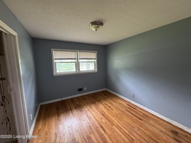 3327 Algonquin Pkwy, Louisville, KY 40211