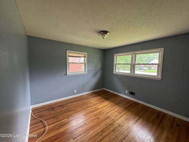 3327 Algonquin Pkwy, Louisville, KY 40211