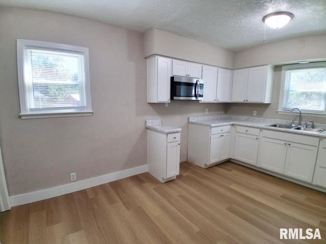 2202 W TRIPP Avenue, Peoria, IL 61604