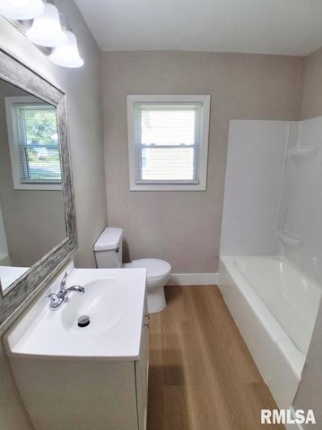 2202 W TRIPP Avenue, Peoria, IL 61604