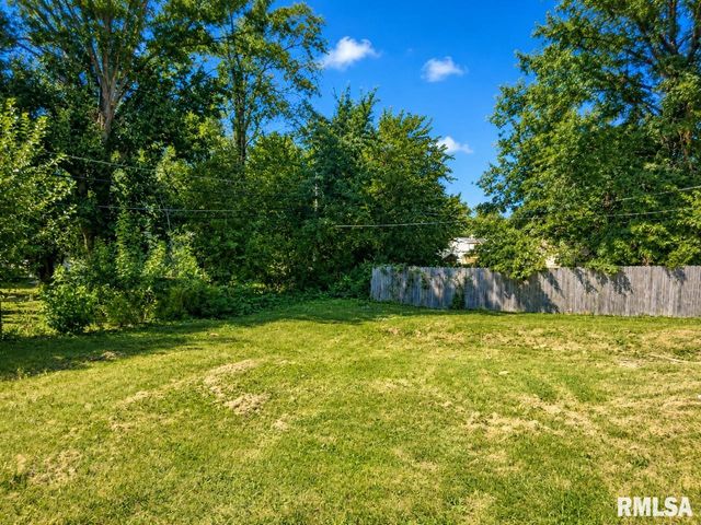 2202 W TRIPP Avenue, Peoria, IL 61604