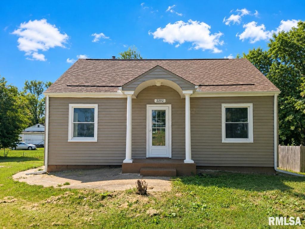 2202 W TRIPP Avenue, Peoria, IL 61604