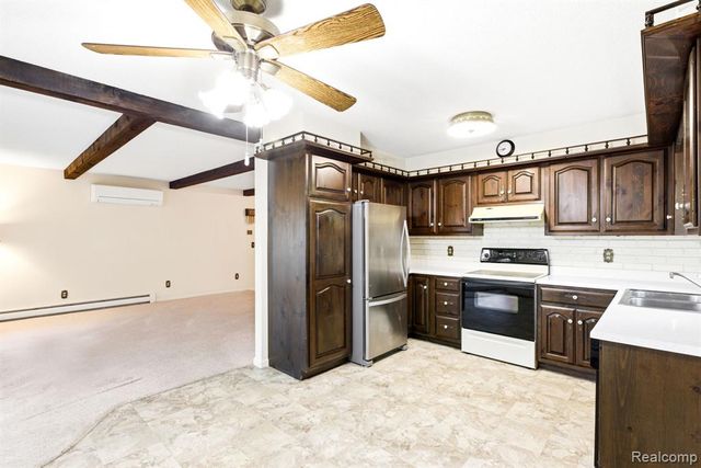 5208 N Hillcrest Drive, North Street, MI 48049