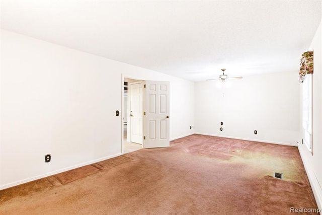 5208 N Hillcrest Drive, North Street, MI 48049