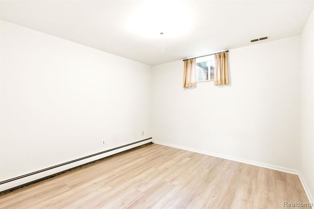 5208 N Hillcrest Drive, North Street, MI 48049