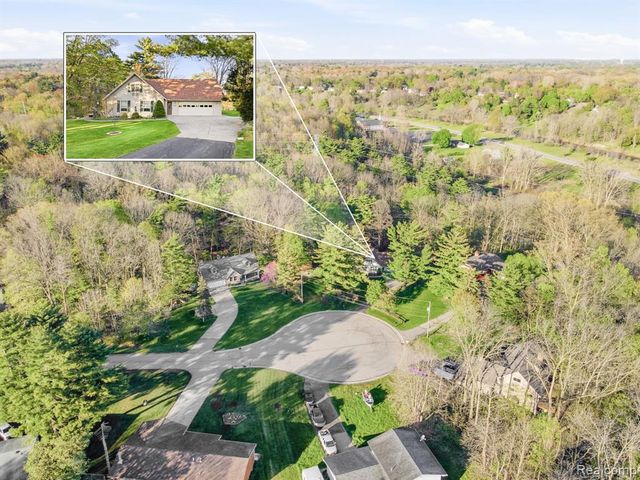 5208 N Hillcrest Drive, North Street, MI 48049