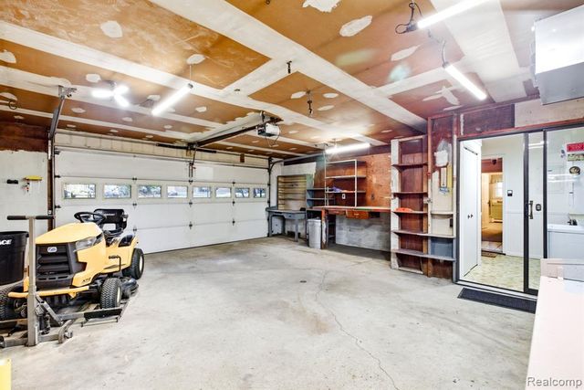 5208 N Hillcrest Drive, North Street, MI 48049