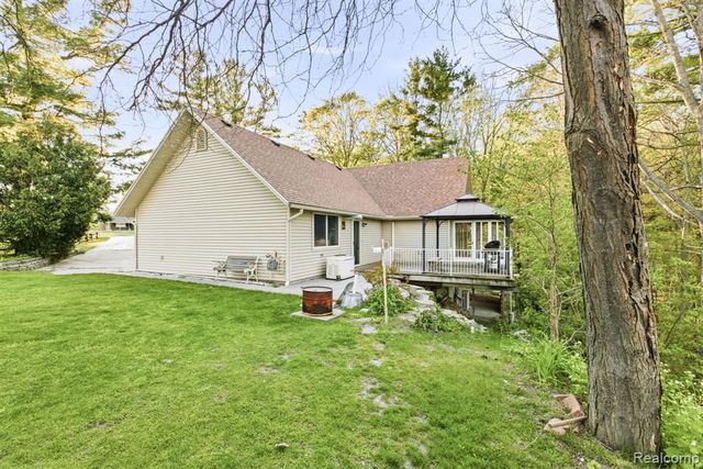 5208 N Hillcrest Drive, North Street, MI 48049