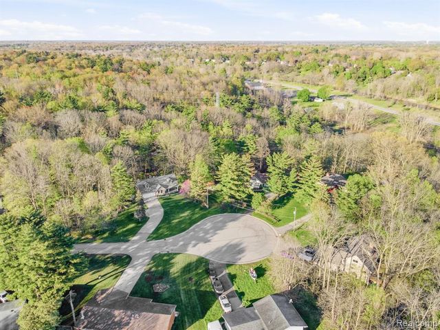 5208 N Hillcrest Drive, North Street, MI 48049
