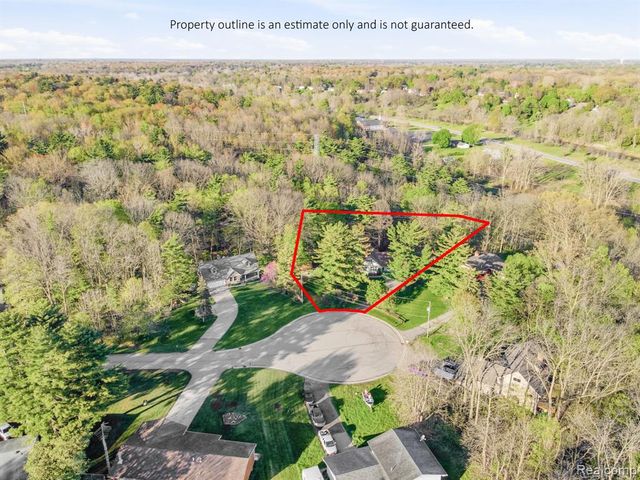 5208 N Hillcrest Drive, North Street, MI 48049