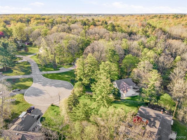 5208 N Hillcrest Drive, North Street, MI 48049