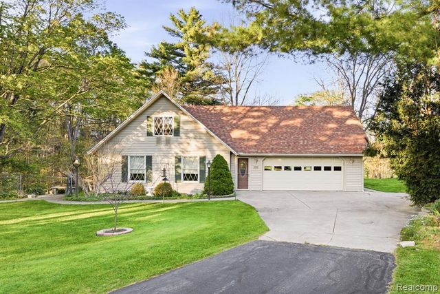 5208 N Hillcrest Drive, North Street, MI 48049