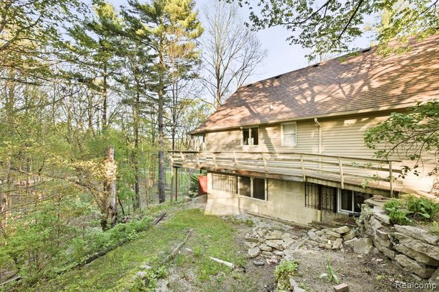 5208 N Hillcrest Drive, North Street, MI 48049