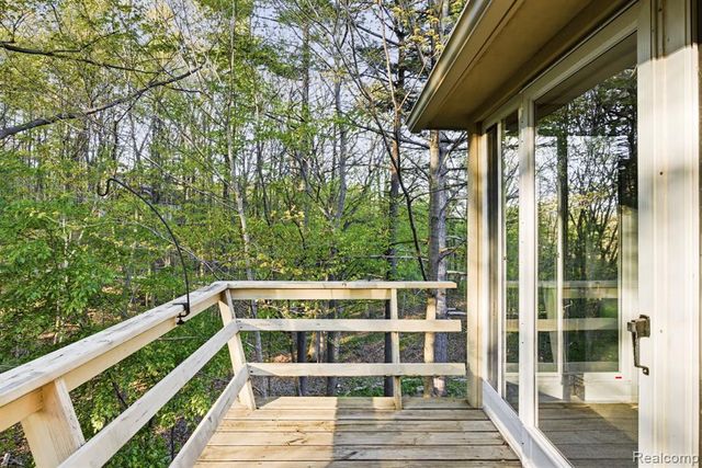 5208 N Hillcrest Drive, North Street, MI 48049