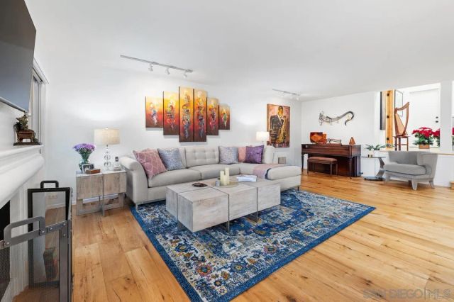 2047 CAMINITO CIRCULO NORTE, La Jolla, CA 92037