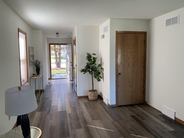 903 Clarmar Drive, Sun Prairie, WI 53590