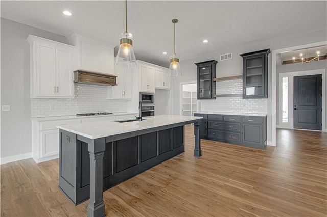 4855 NW Martin Street, Riverside, MO 64150